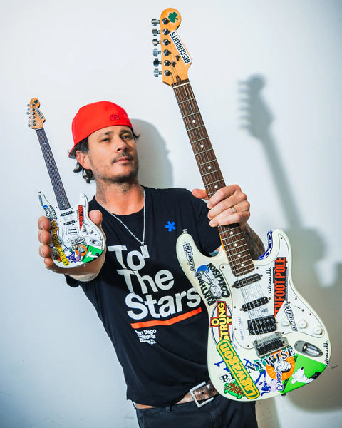 Tom DeLonge DAMMIT Signature Fender™ Miniature Guitar