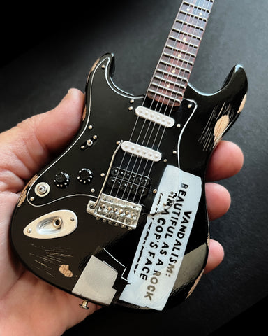 Signature "VANDALISM" Fender ™ Stratocaster™ Mini Guitar Model