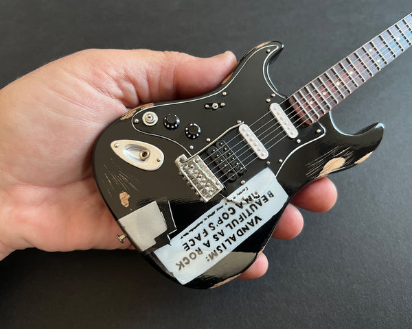 Signature "VANDALISM" Fender ™ Stratocaster™ Mini Guitar Model