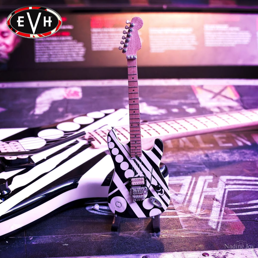 Eddie Van Halen - Réplique De Guitare 1:4 Échelle Rouge/Blanc 5150 Eddie Van Halen - Réplique De Guitare 1:4 Échelle Rouge/Blanc 5150