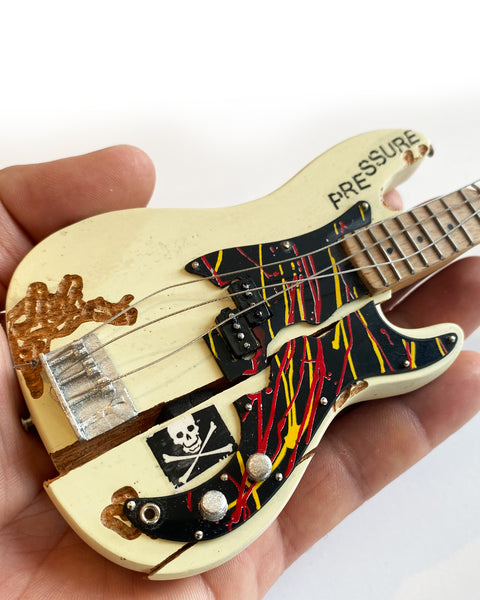 Famous PRESSURE Fender™ Precision Bass™ Mini Bass