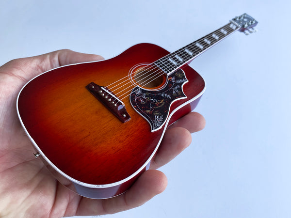 Gibson Hummingbird Vintage Cherry 1:4 Scale Mini Guitar Model