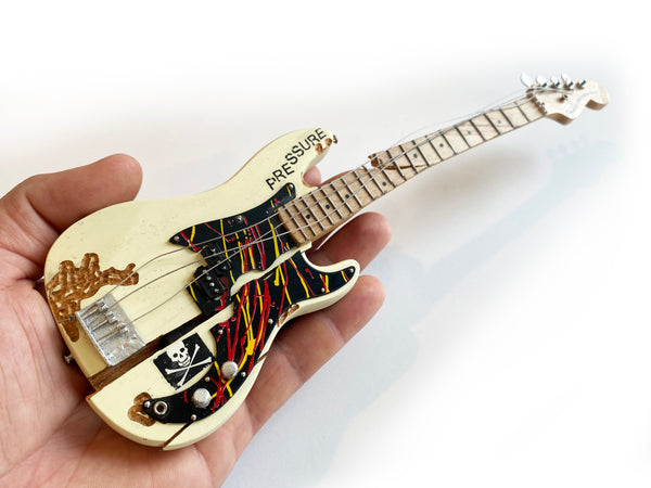 Famous PRESSURE Fender™ Precision Bass™ Mini Bass