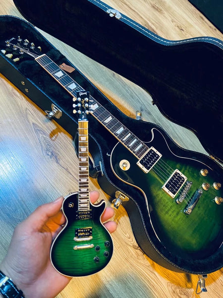 Slash Gibson Les Paul Standard Anaconda Burst 1:4 Scale Mini Guitar Model