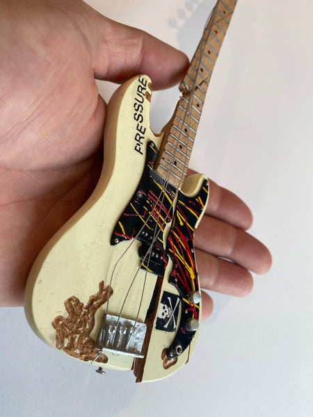 Famous PRESSURE Fender™ Precision Bass™ Mini Bass
