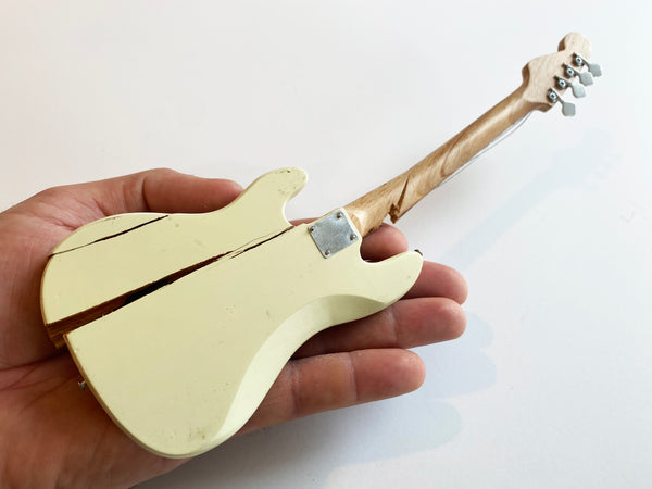Famous PRESSURE Fender™ Precision Bass™ Mini Bass